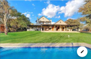 The Urban Farmhouse: Find Peace&Rest@the Farmhouse